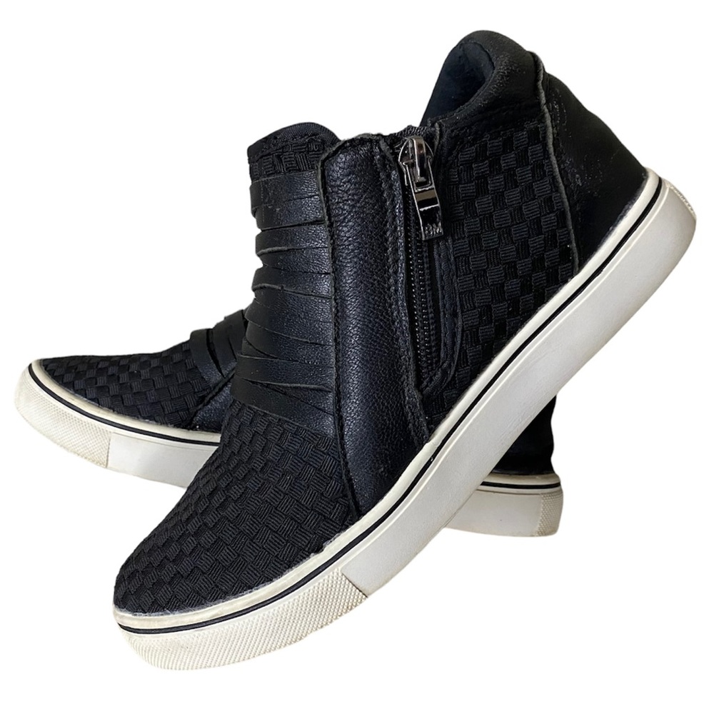 ✨Host Pick!✨Abercrombie and Fitch slip on shoes, zippered sides, Black